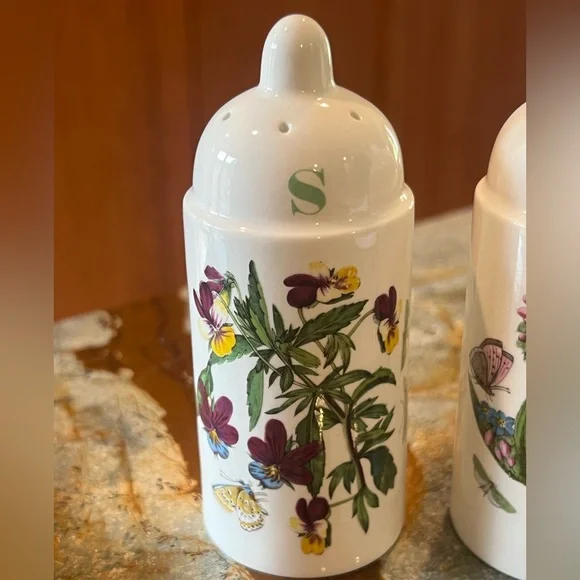 Portmeirion Botanic Garden Salt & Pepper Shakers Pansies 💜 Butterfly 🦋 - Picture 2 of 6